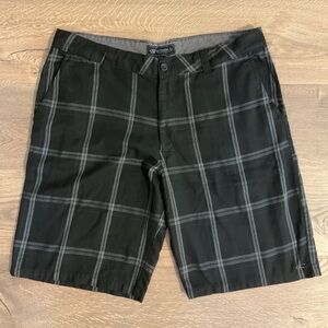 Men’s O’Neill black plaid Shorts, 36